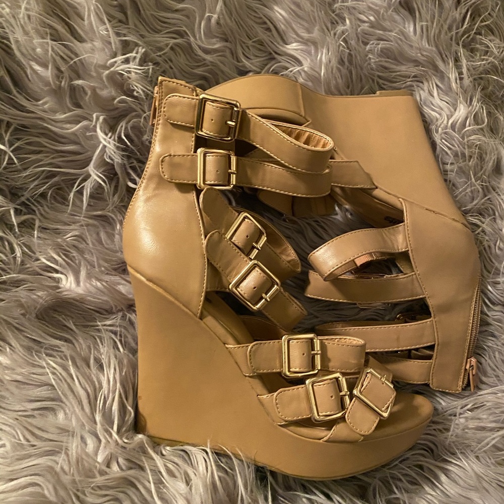 Nude Wedges